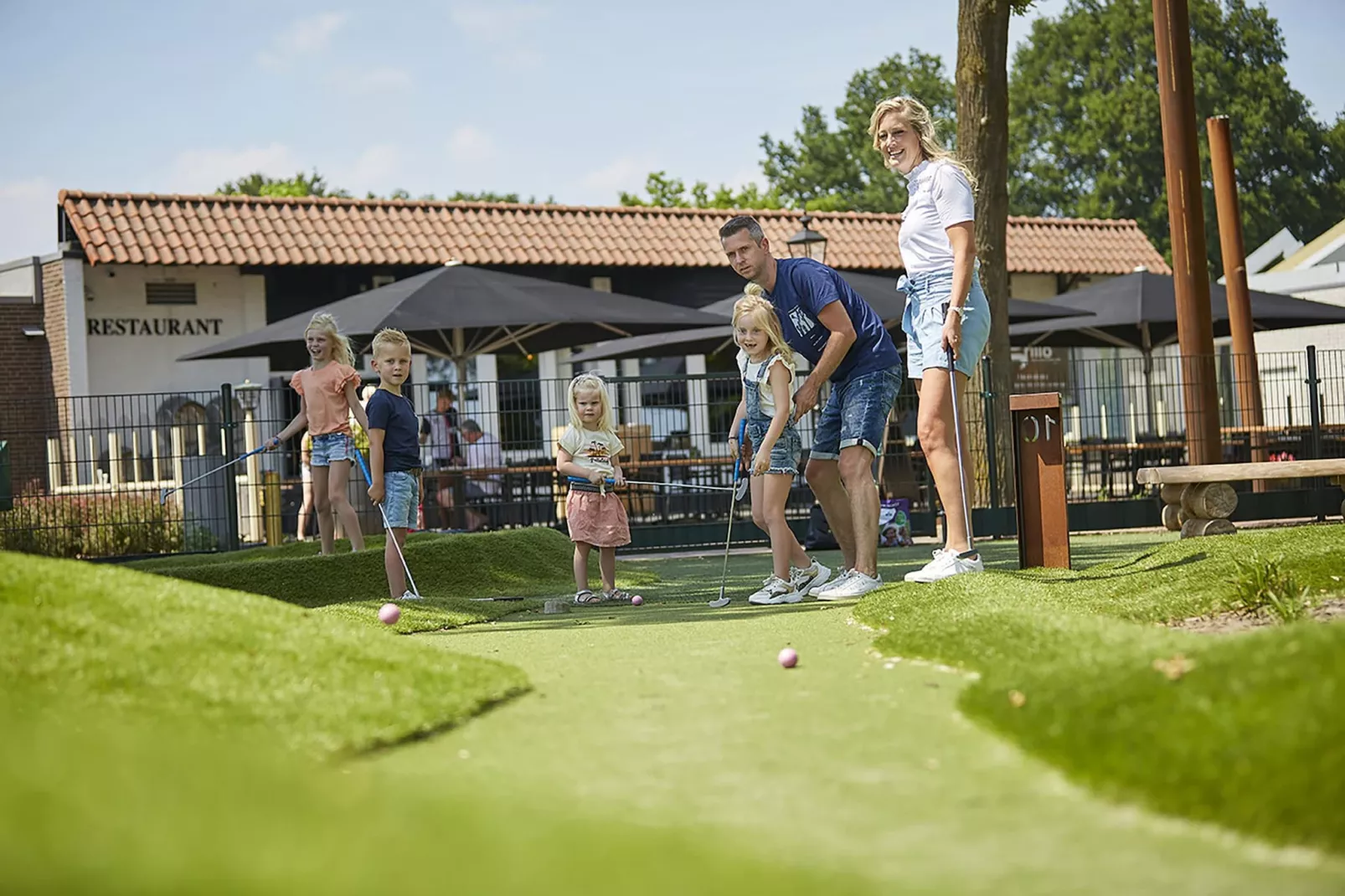 Buitenhof De Leistert 5 - Parkeinrichtungen