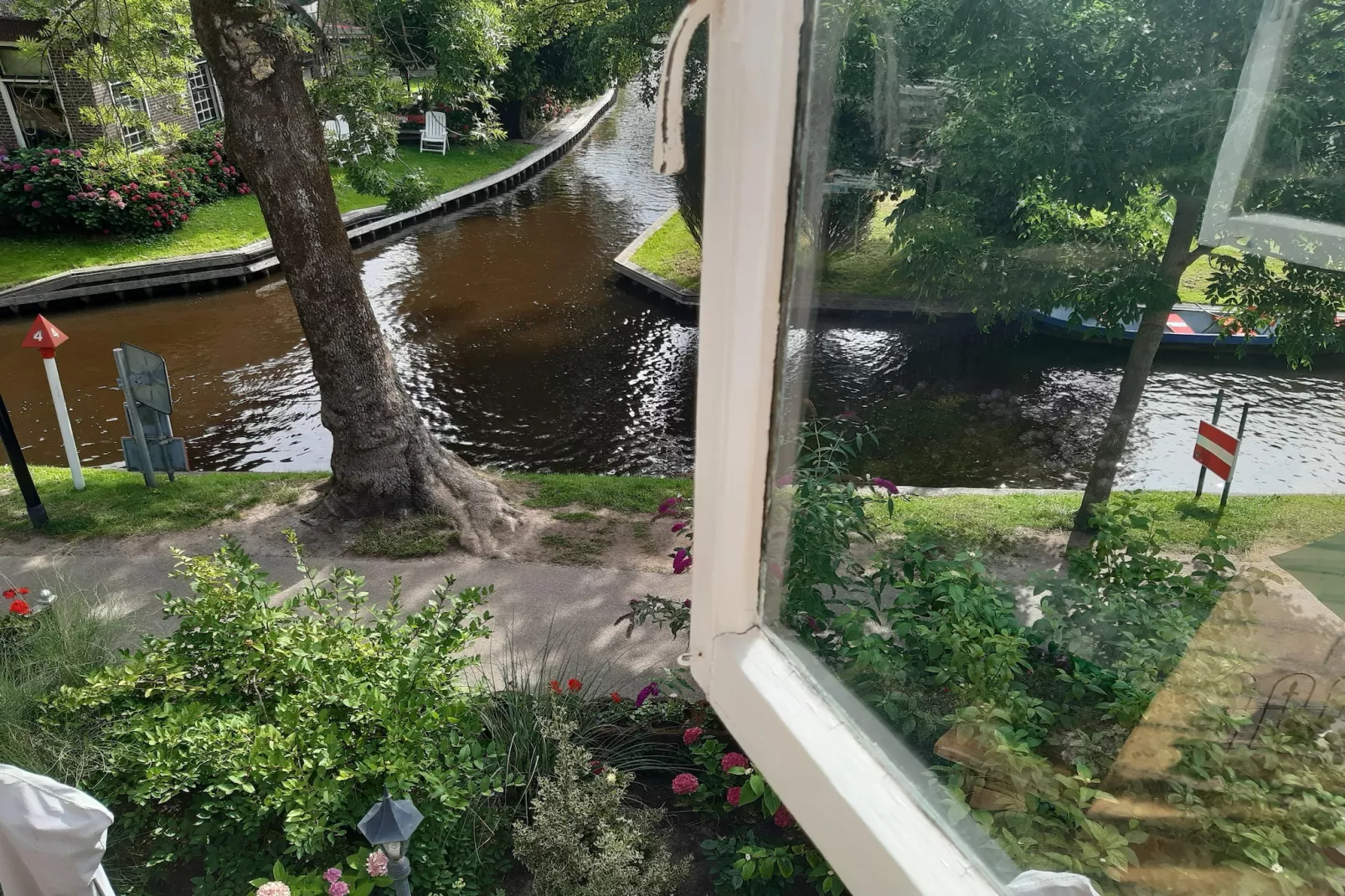 Logies Paal 4 Giethoorn – 3 persoons-View in summer