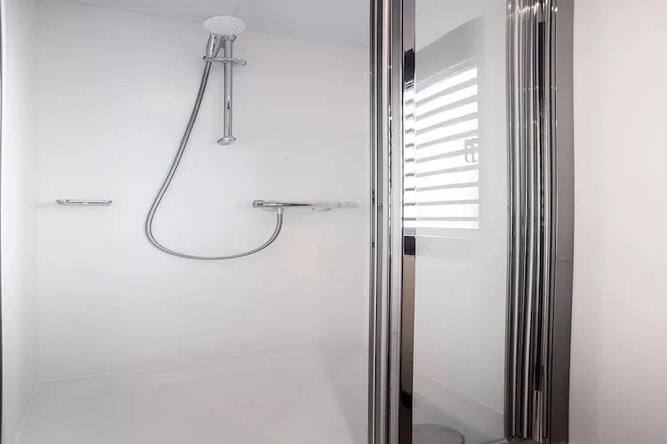 Houseboat 'de Valreep' met tuin - Paviljoenwei 2-Bathroom