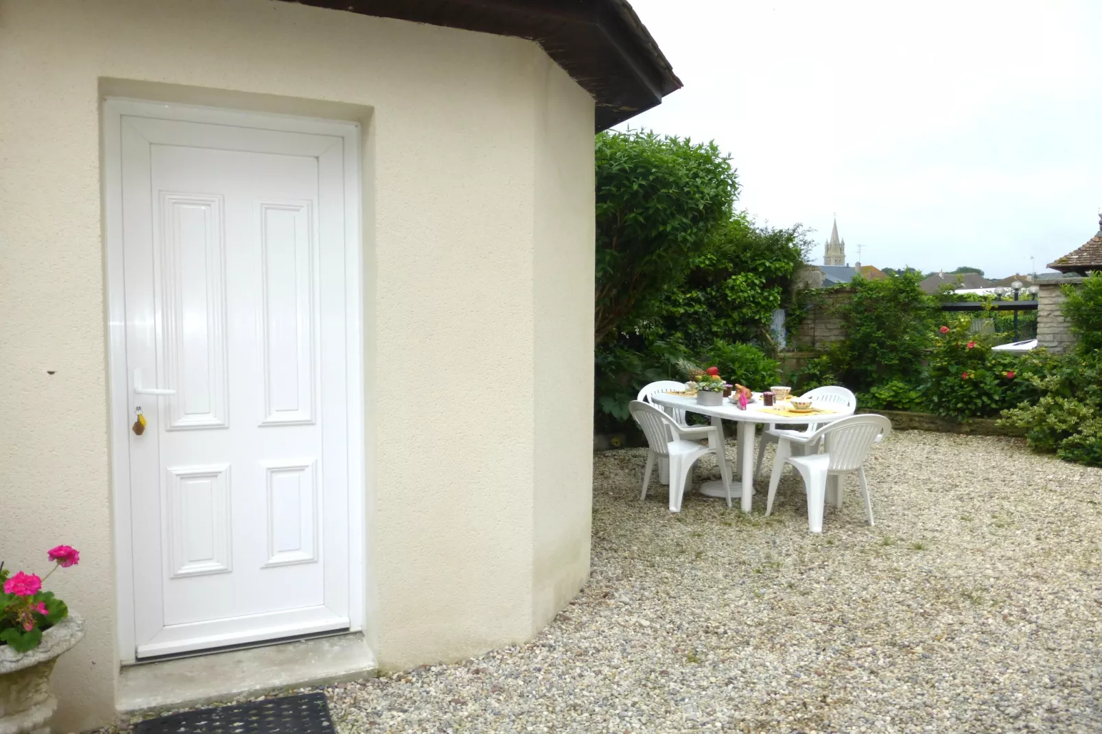 Holiday flat, Arromanches-les-Bains-SLOOP - app. au rez-de-chaussée-Exterior in summer