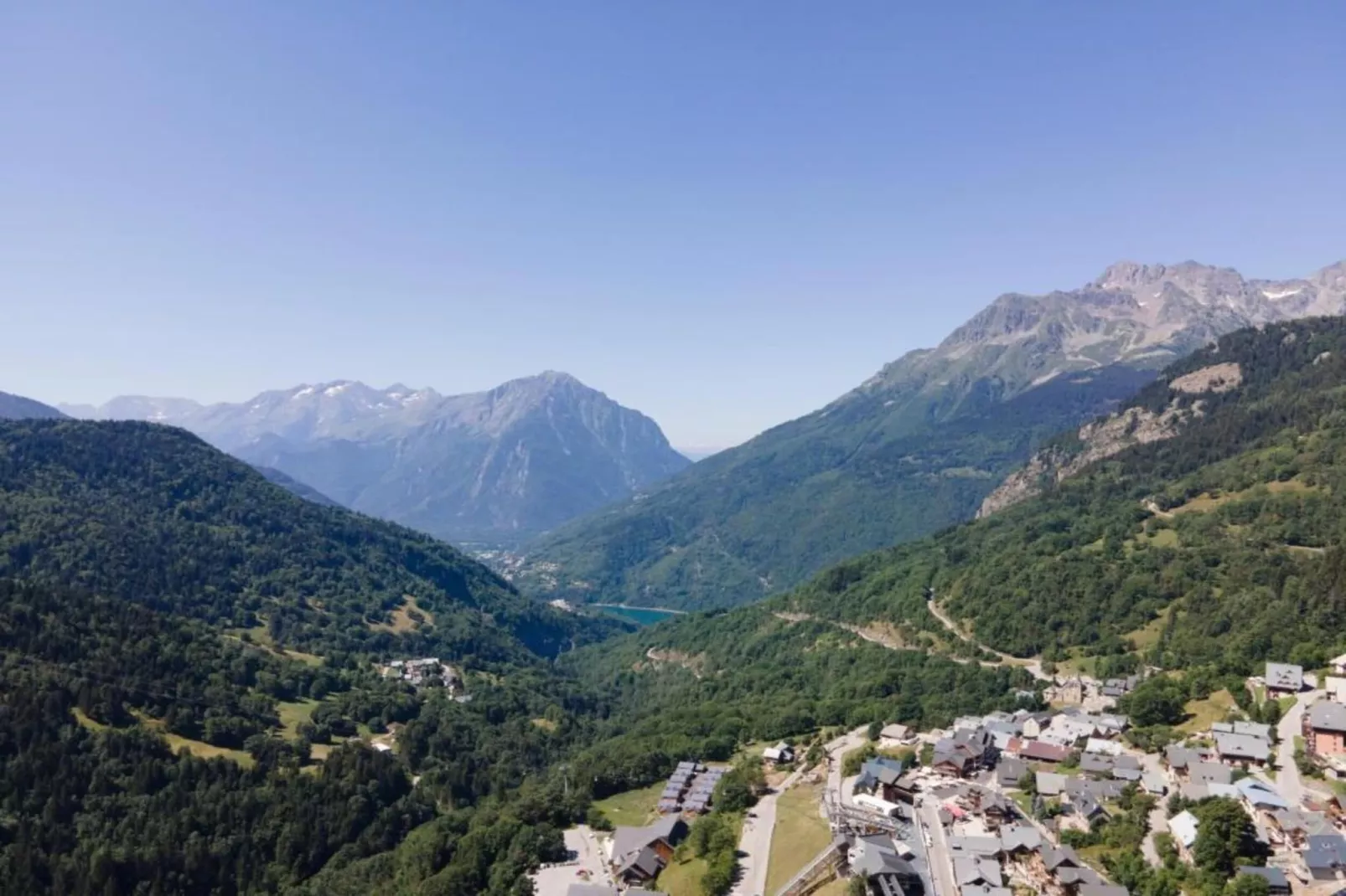 Les Epinettes 4-Areas within 20km in summer