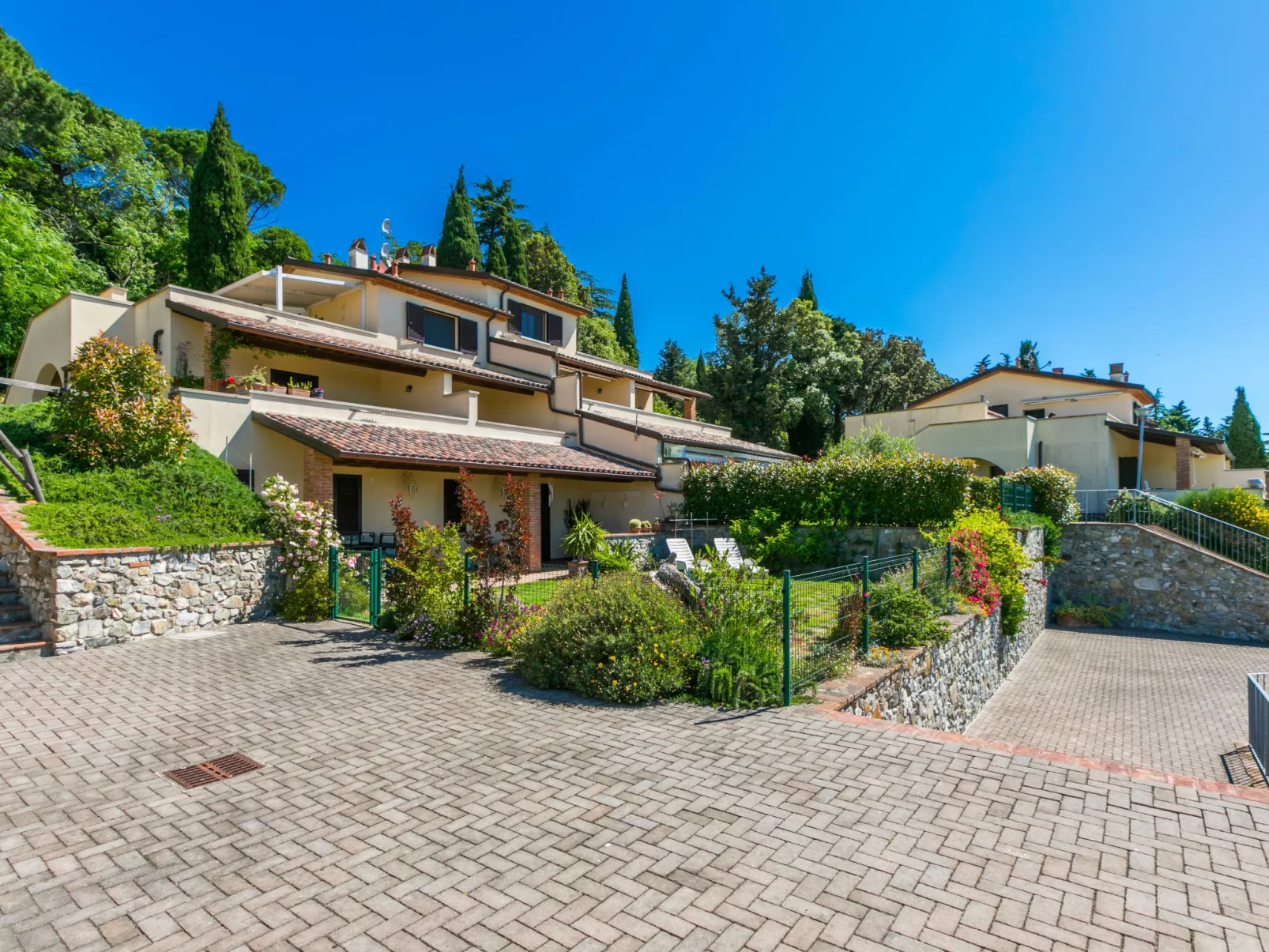 Poggio di Nocola-Outside