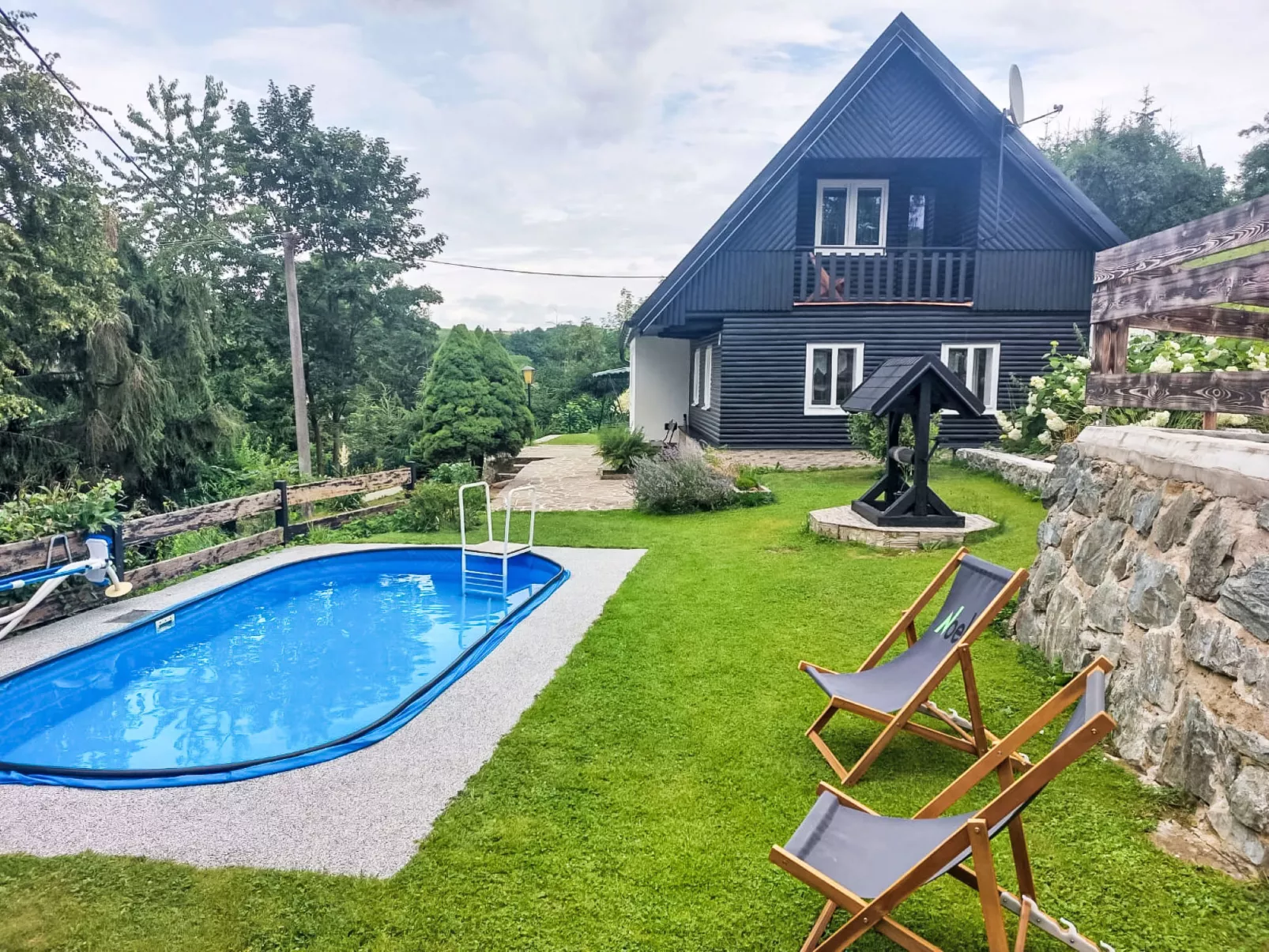 Leisure Lounge & Pool-Outside
