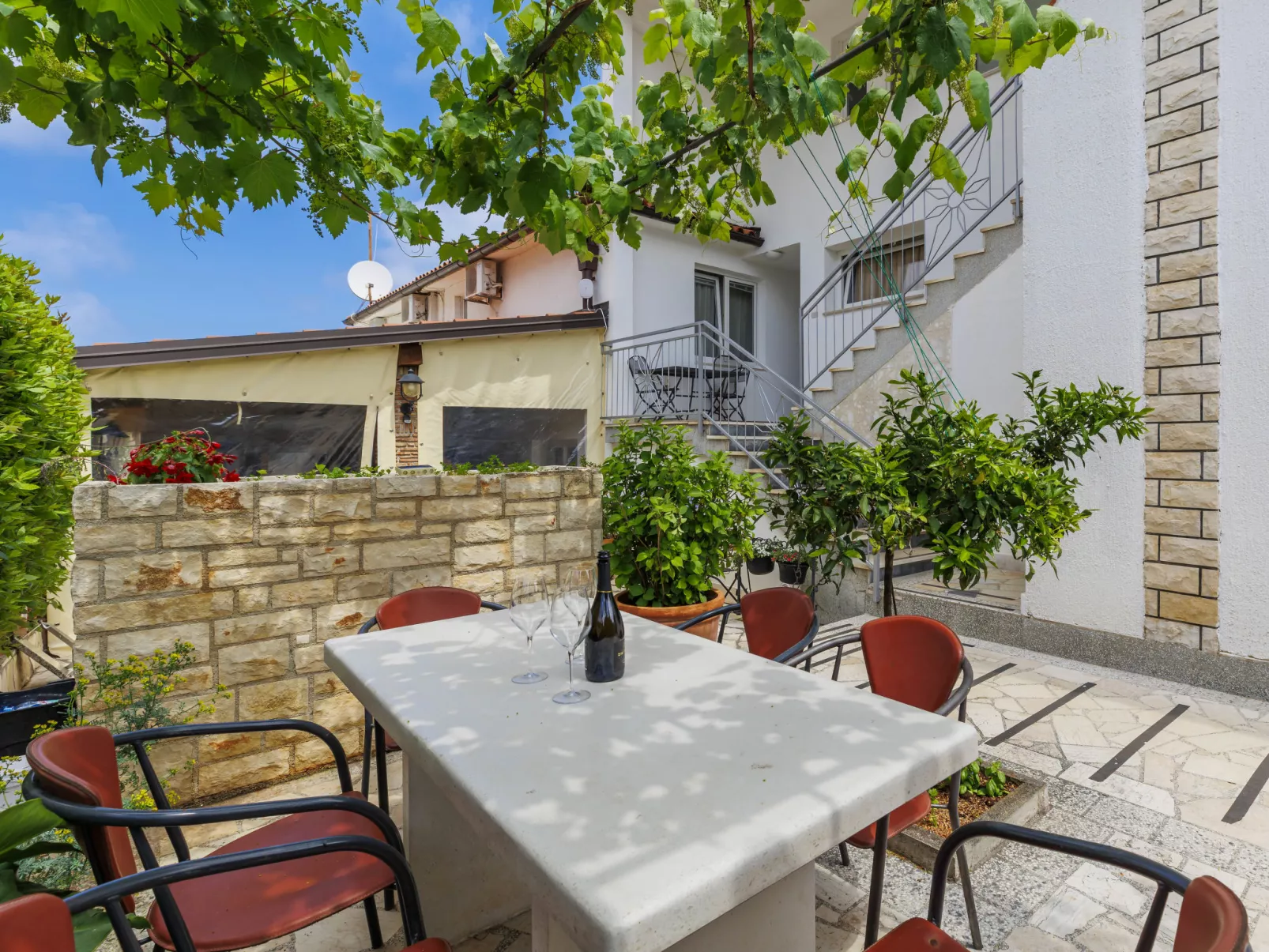 Nika-Dehors