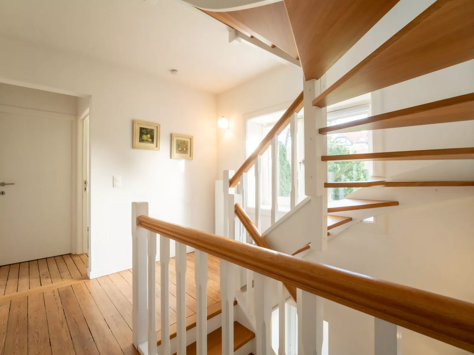Ons Nest with parking-Inside