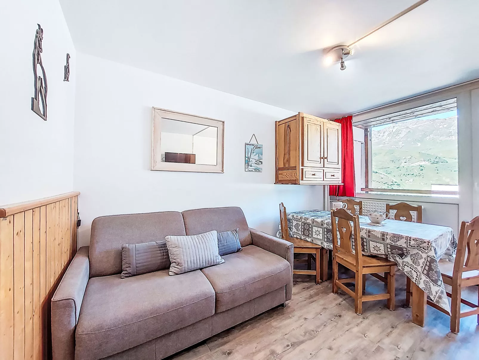 Les Lauzes C19-Inside