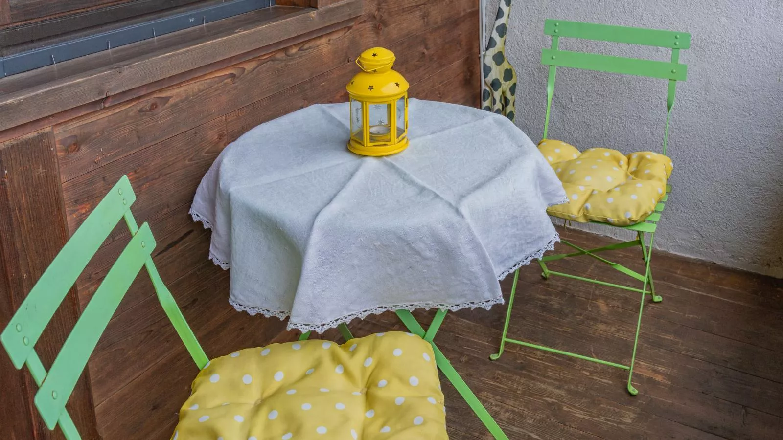 Johanna und Sonja-Balcon-terrasse