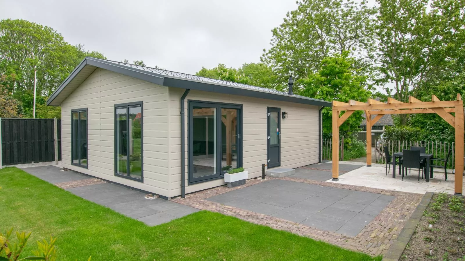 De Zwaluw-Exterior summer