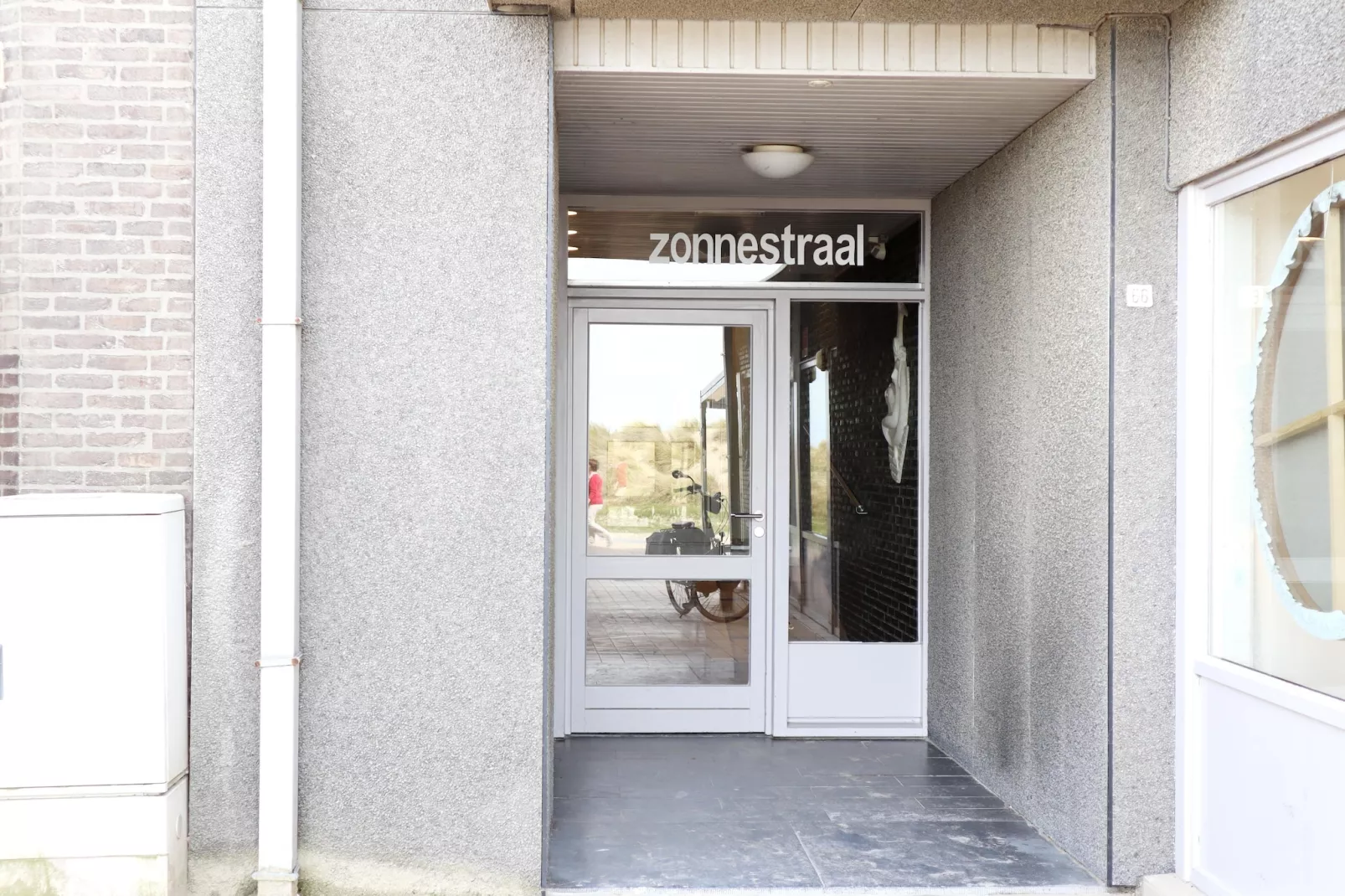ZONNESTRAAL 503-Hall & reception