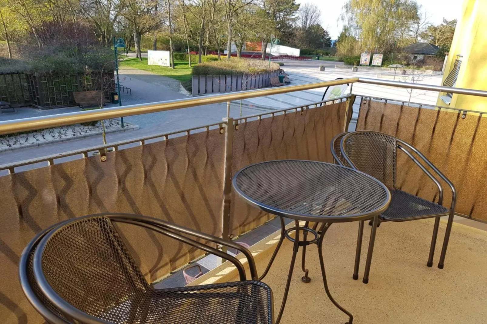 263512-Terrace balcony