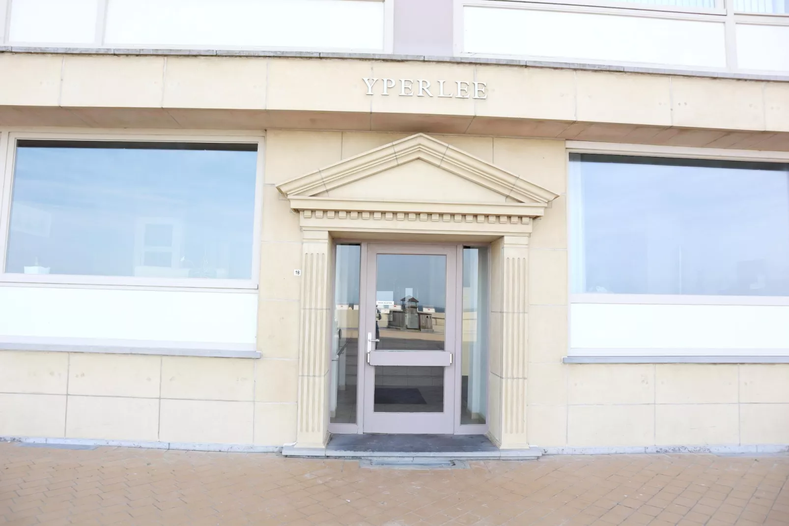 YPERLEE 102-Exterior in summer