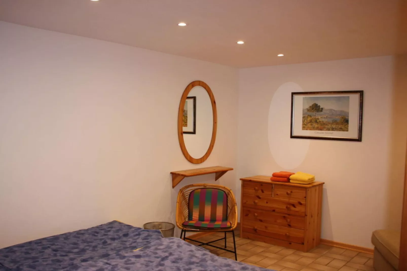 37334-Bedroom