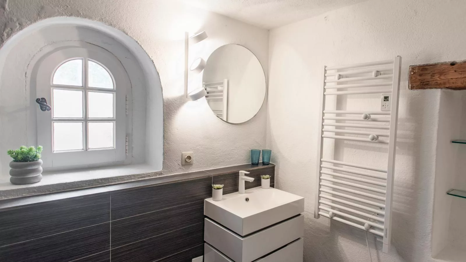 Emponse7-Bathroom