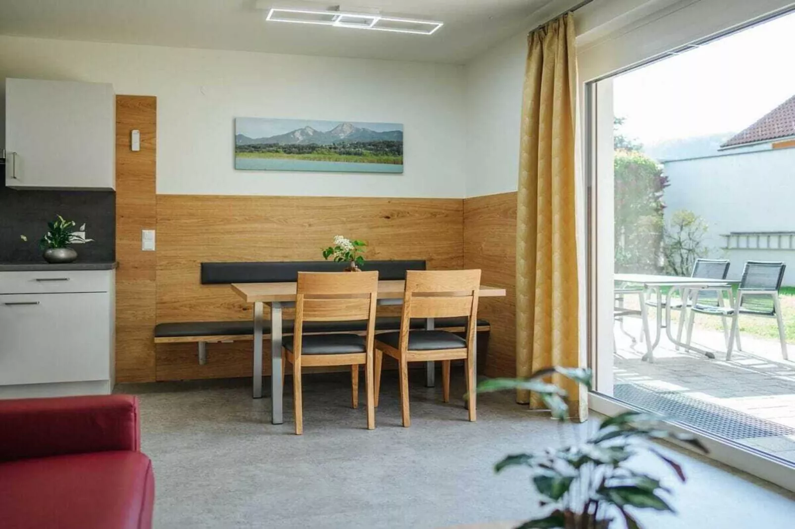 65818-Living room