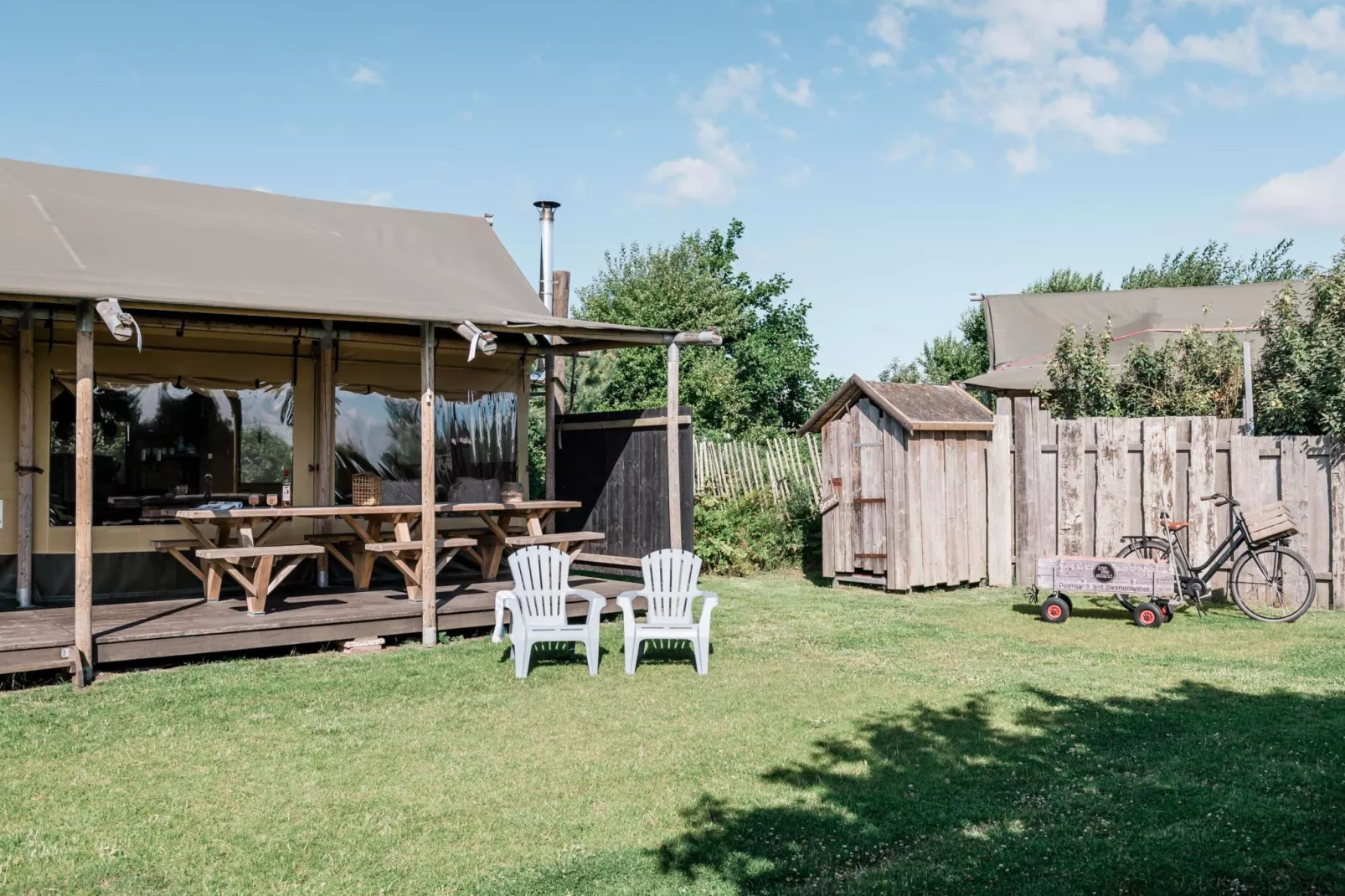 Wood Lodge Luxe - Duynpark-Exterior in summer