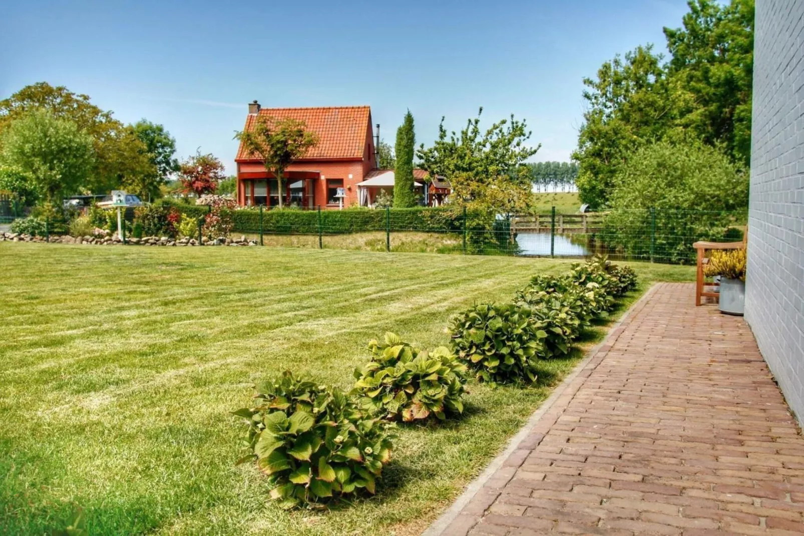 Tragel 37 Schoondijke-Garten Sommer