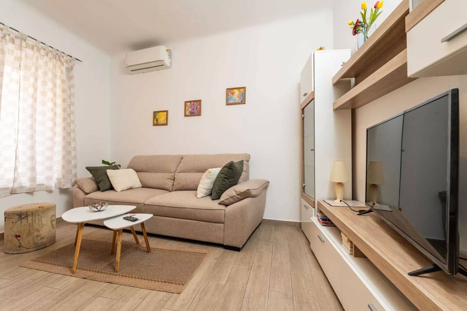 Apartment Family Tokić - One Bedroom Apartment with Terrace-Living room