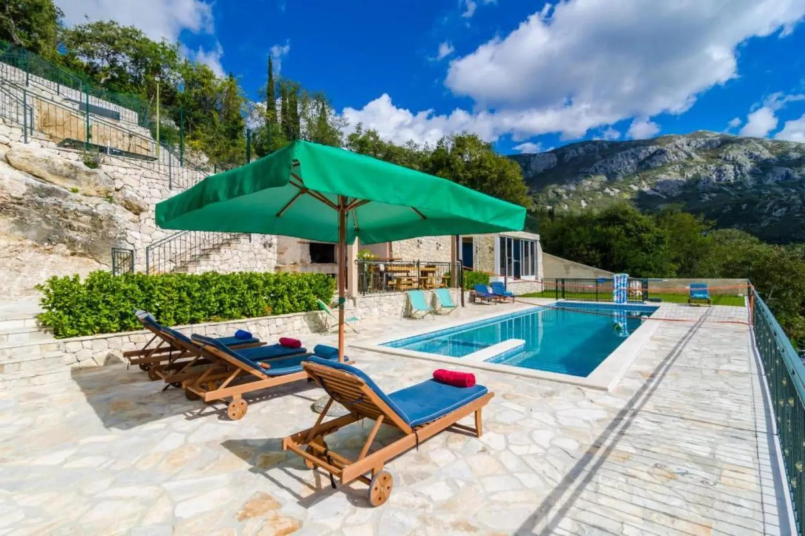 Villa Falcon Rook - Four-Bedroom Villa with Terrace and Swimming Pool-Swimming pool