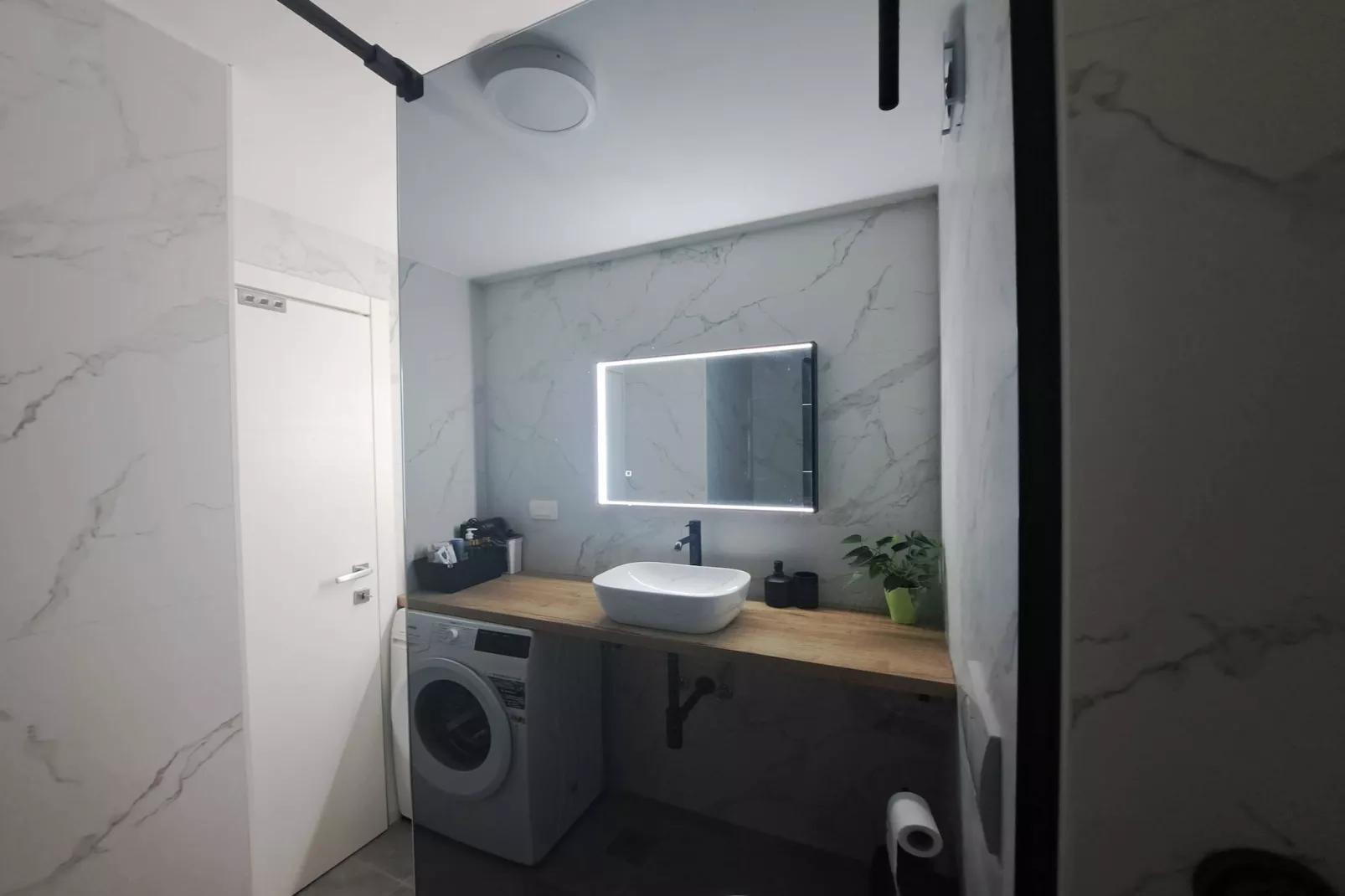 Apartment Precious View - One Bedroom Apartment with Sea View and City View-Badezimmer