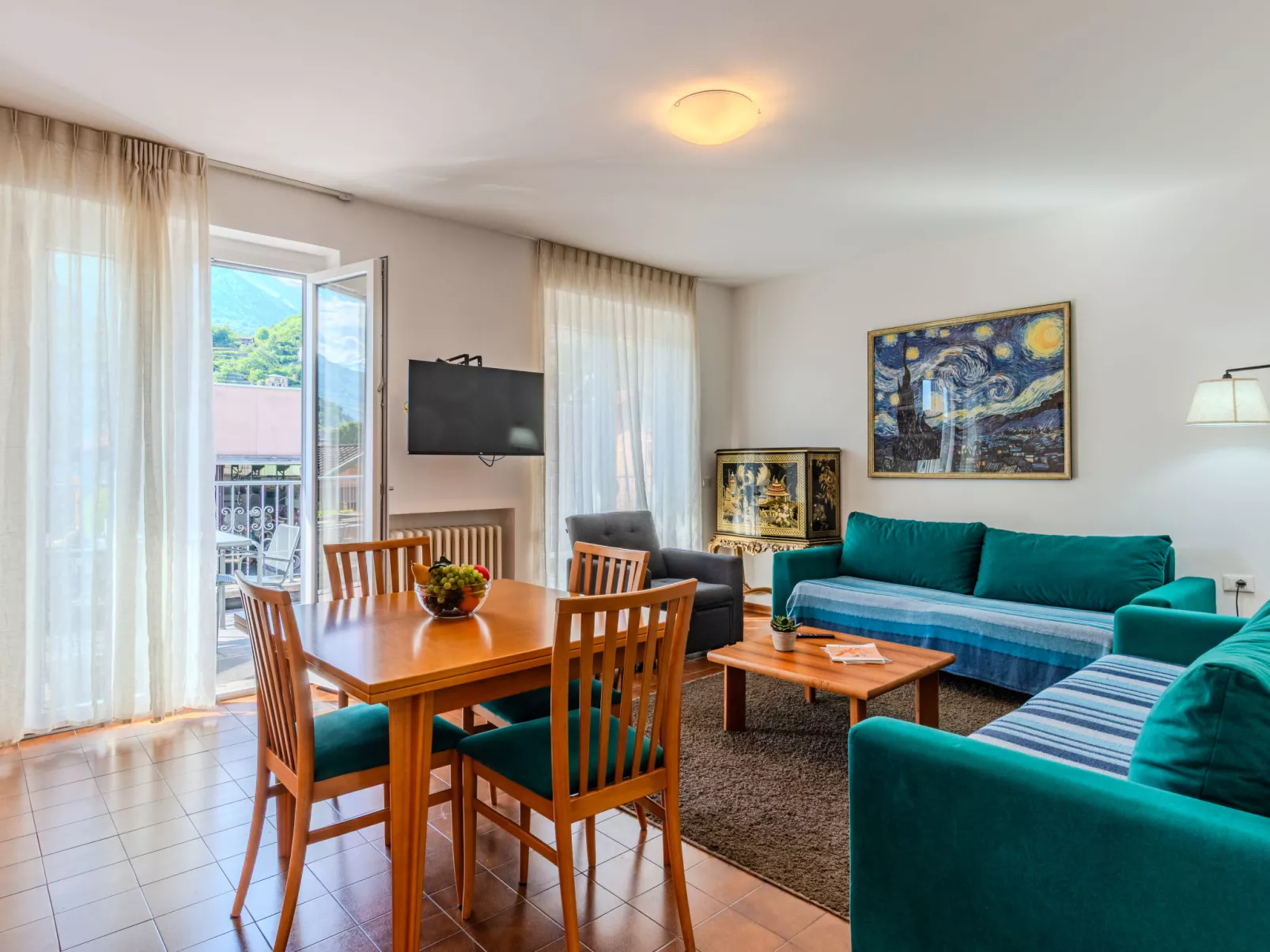 Domaso central apartment-Inside