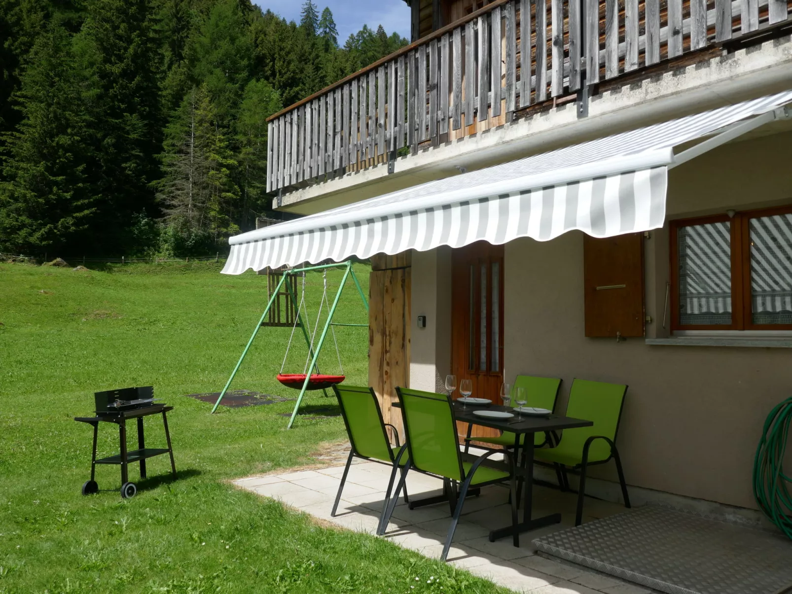 Prou Forestside-Outside