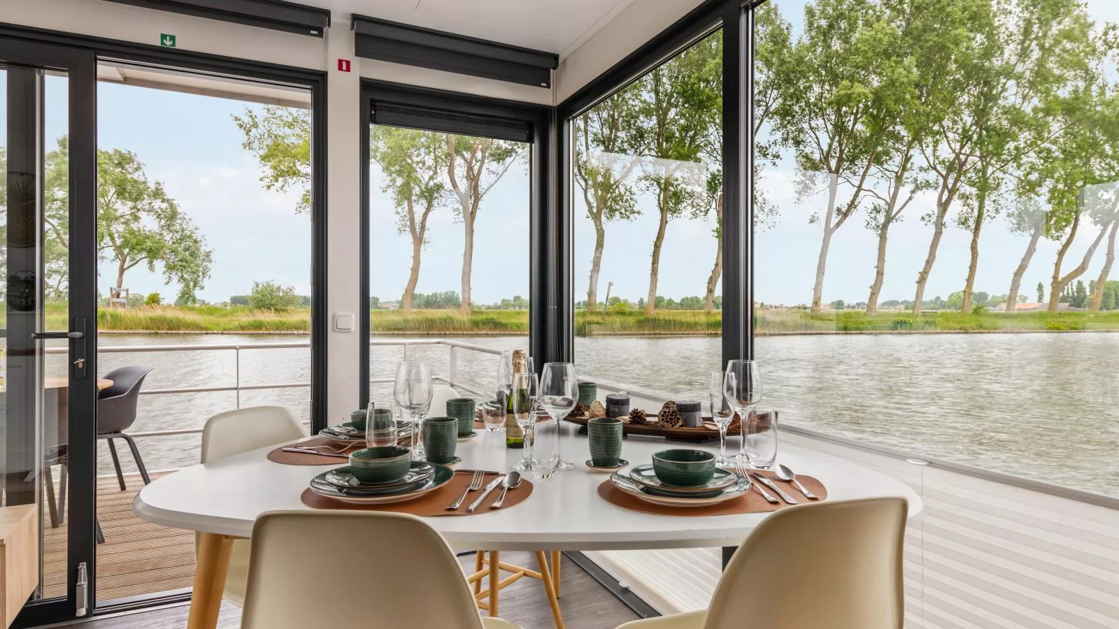 Maxim Jr-Dining room
