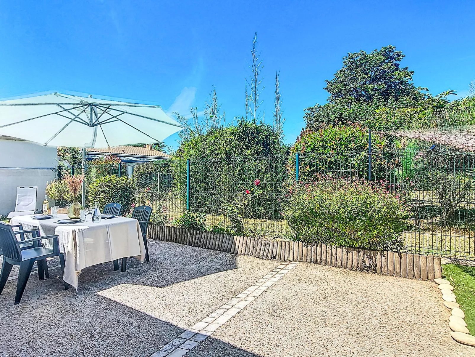 La Martignas 1-Outside