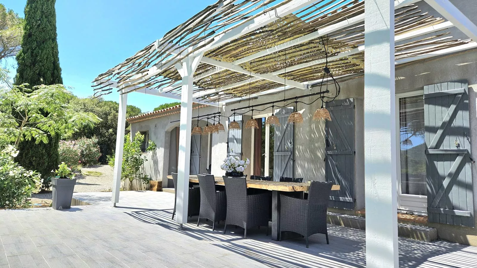 Lunes-Terrace balcony