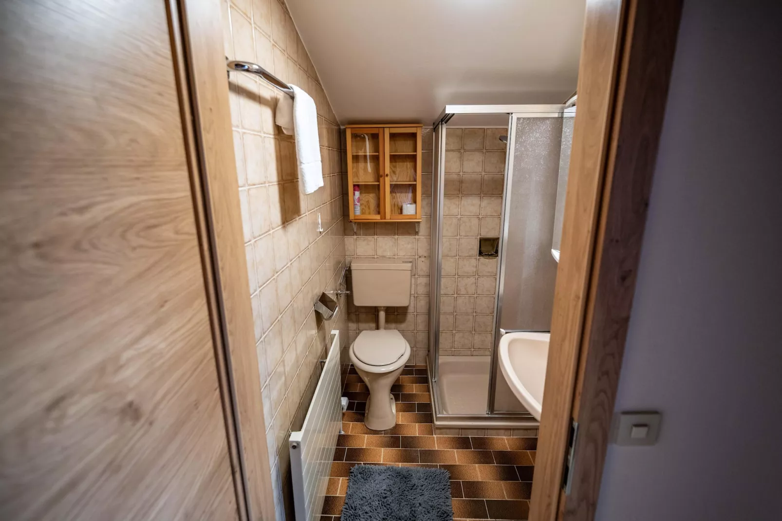 Doppelzimmer 5 - LOU in Saalfelden-Pinzgau-Bathroom