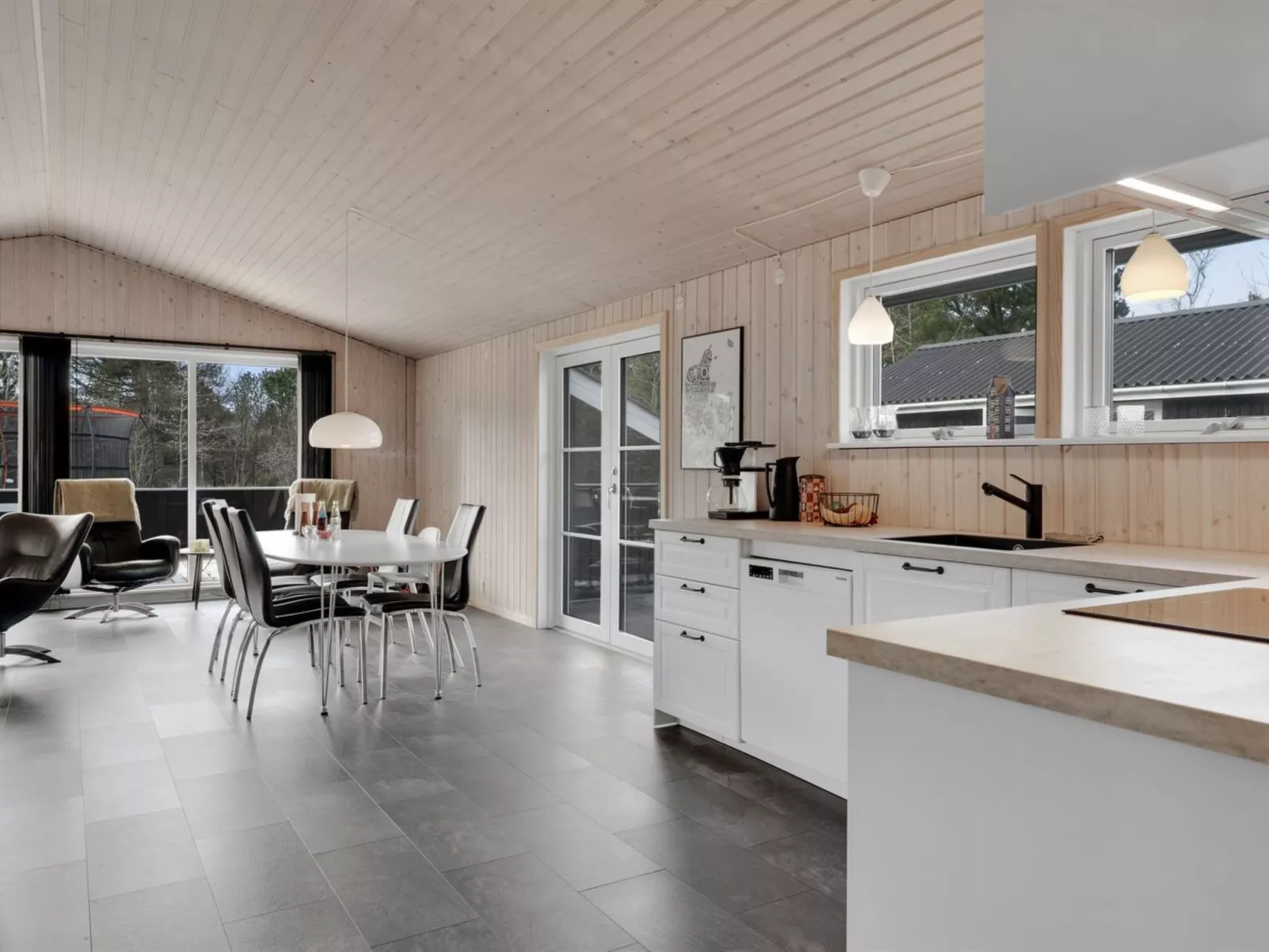 "Onni" - 2.3km from the sea-Inside