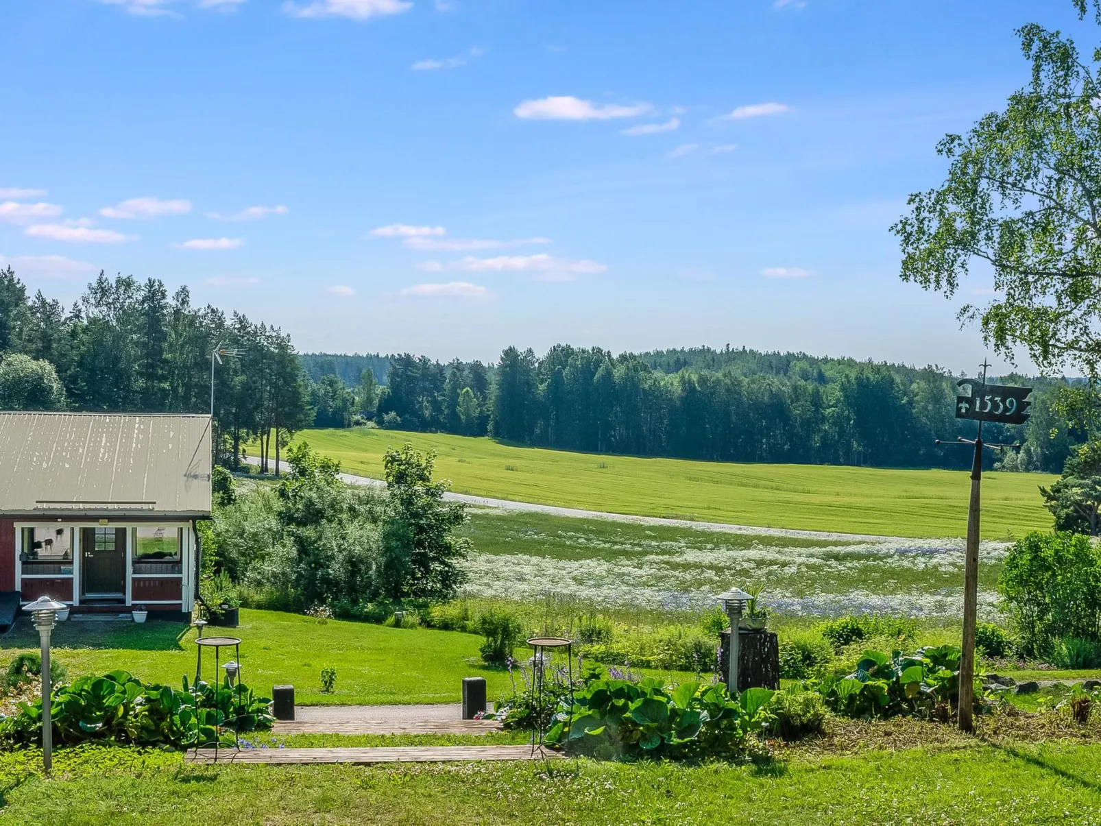 Päätalo, mökkilomat ja perhejuhlat-Inside