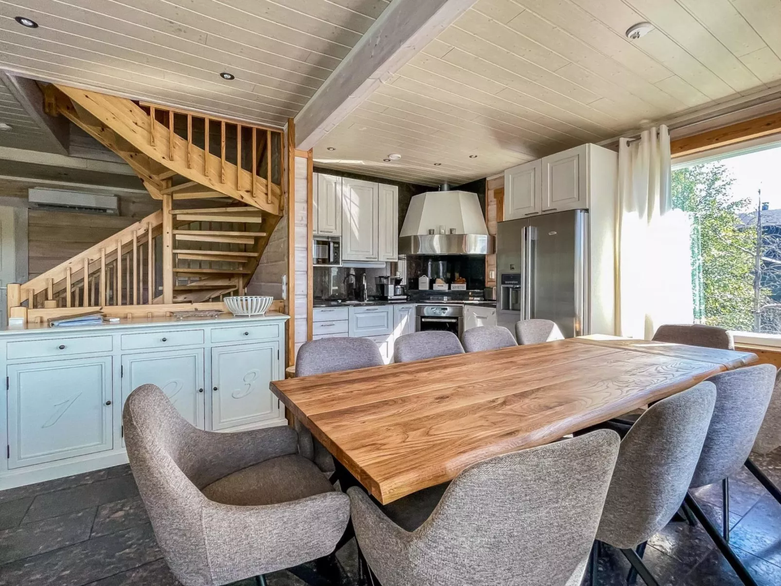 Saaruan aurinko-Drinnen