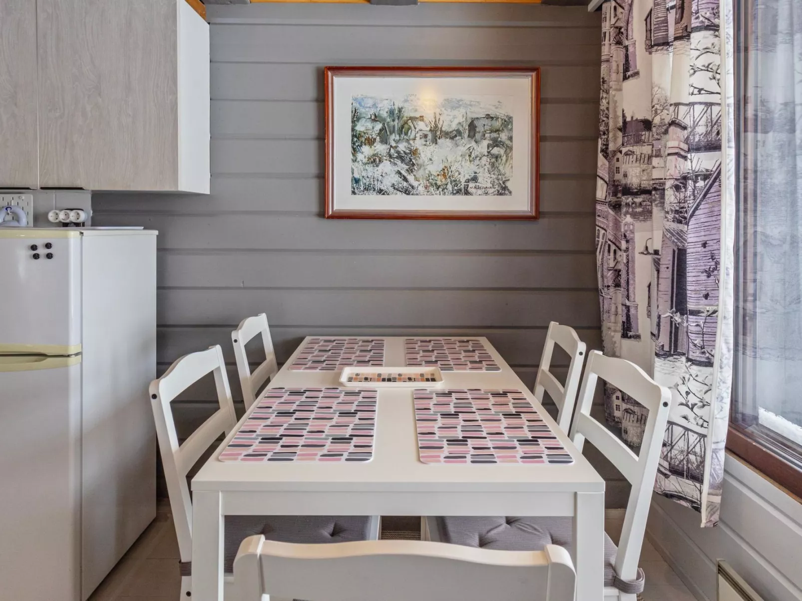 Mustalampi 5 satakieli-Inside