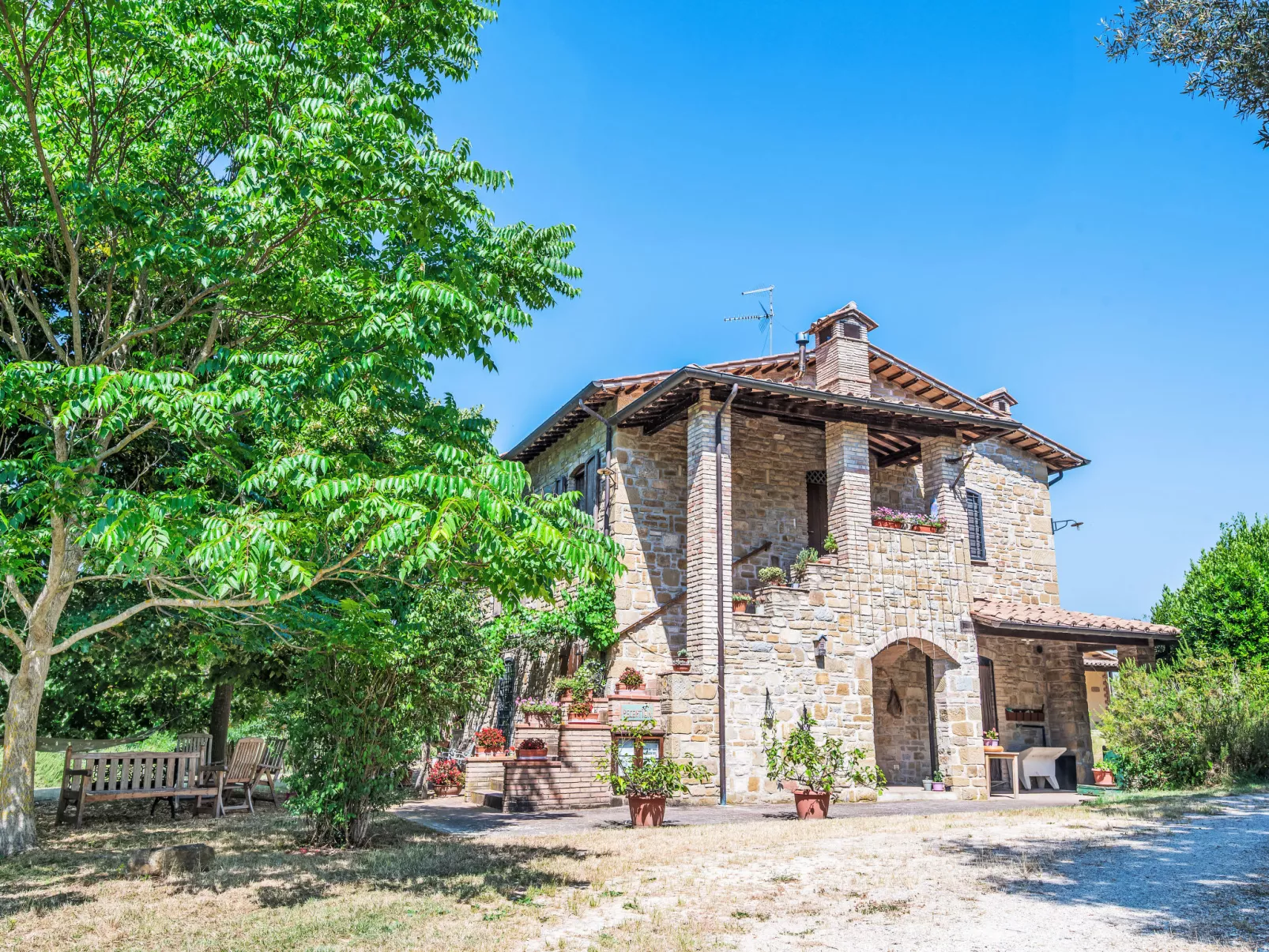 Giuncheto Casale-Outside