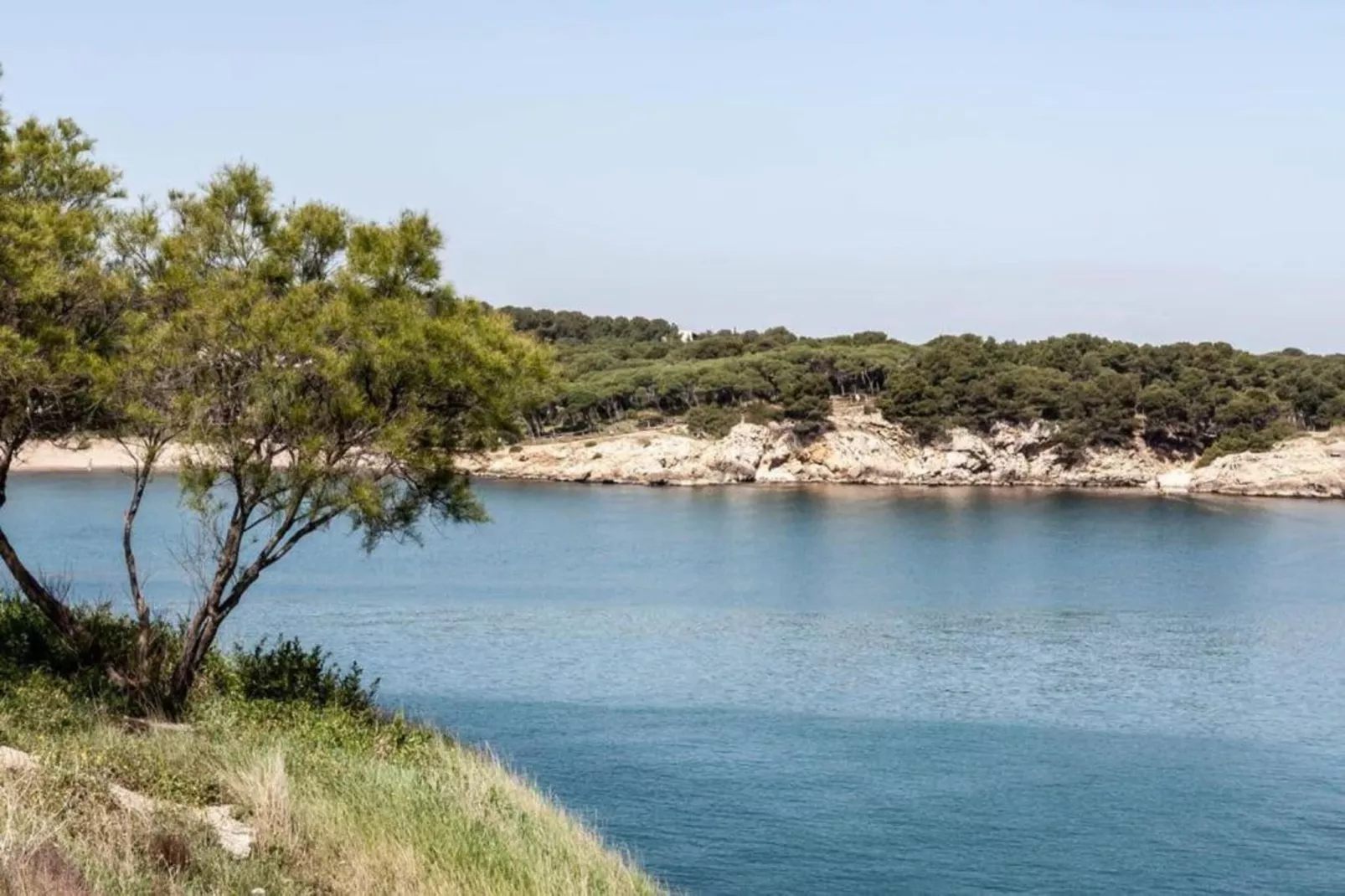 Can Tarra 2-Areas within 1km in summer