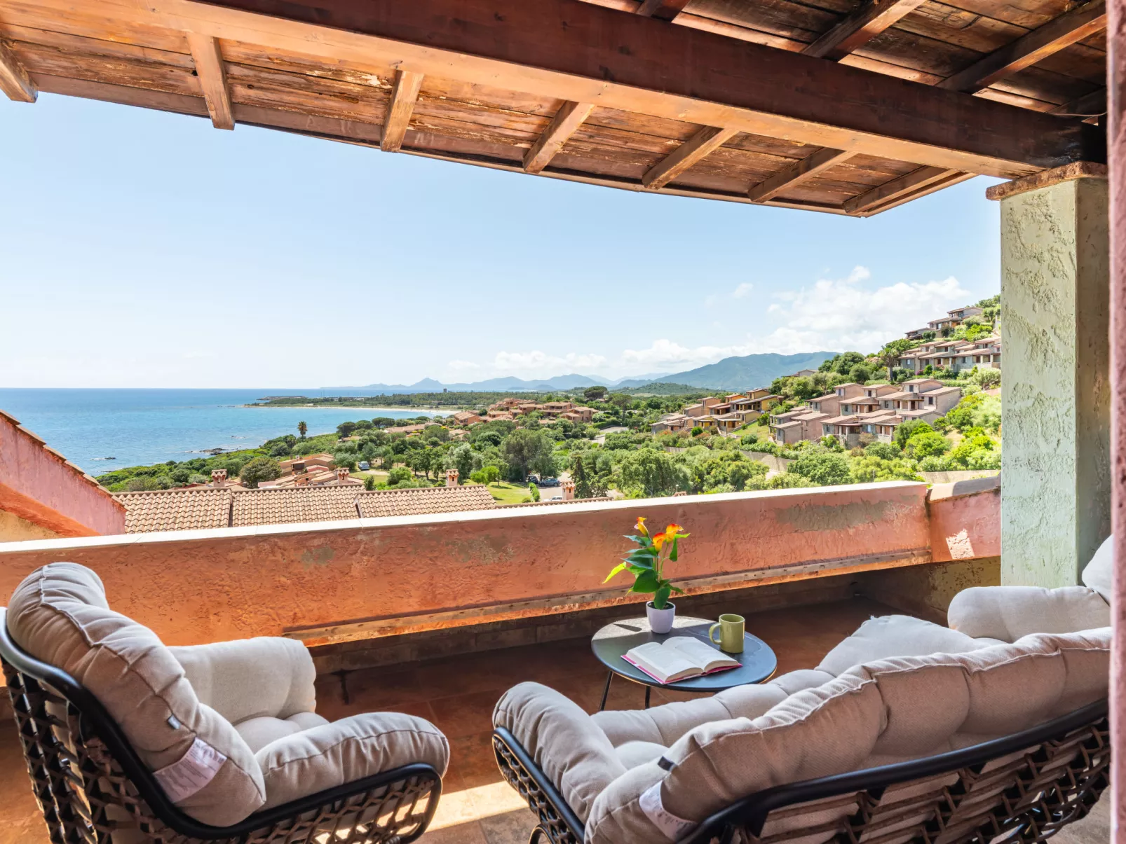 Porto Corallo-Outside