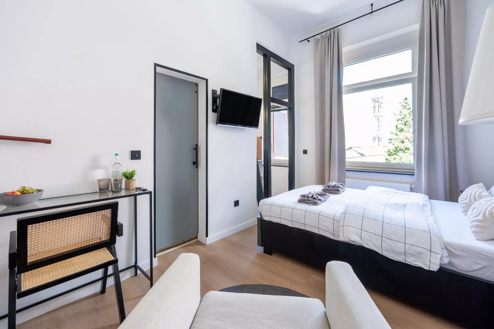 Modern Stay Standard Studio-Living room