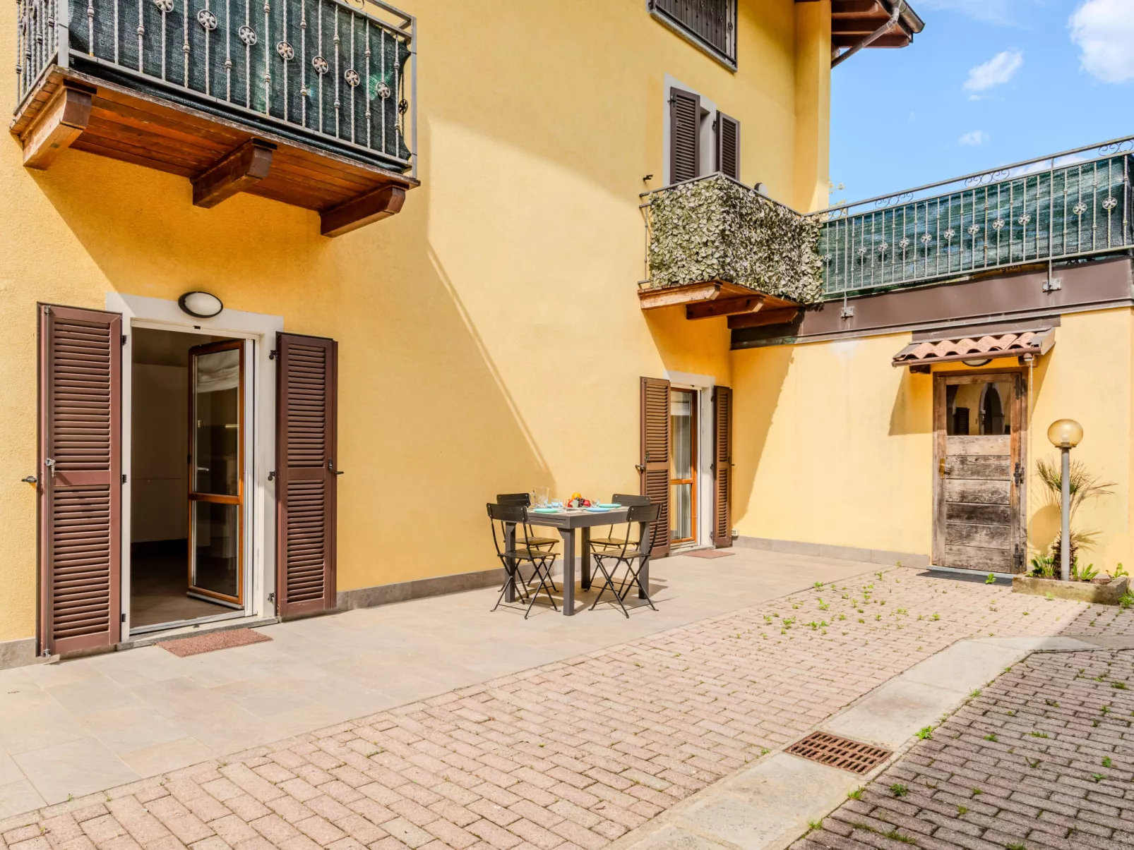 Tre Laghi-Outside