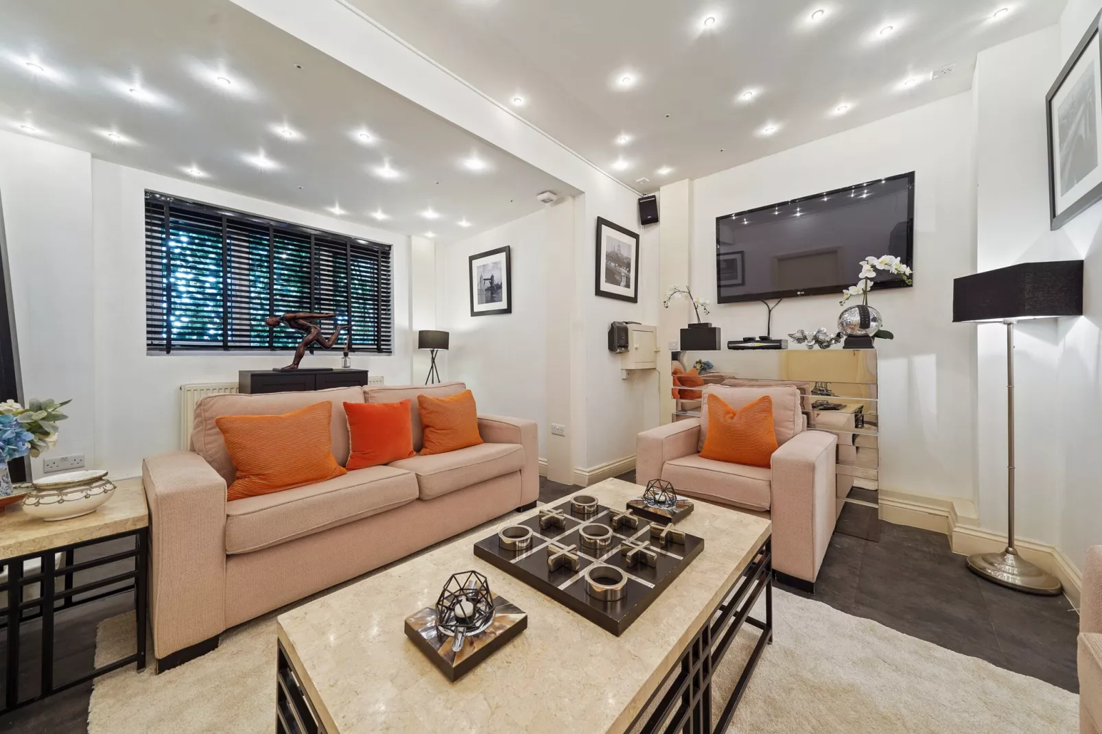 Regents Apartment-Salon