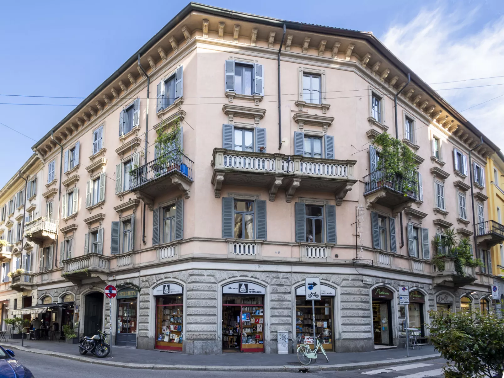 Terraggio Mansard-Outside