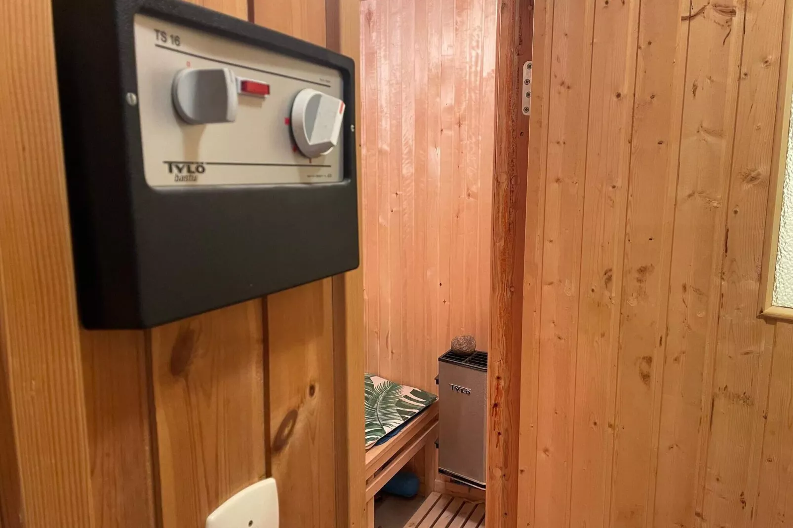 7 person holiday home in KLÄSSBOL-Sauna