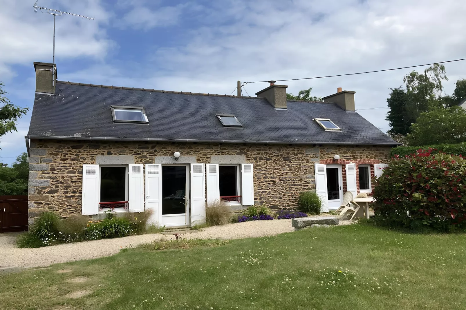 Maison avec jardin clos Pordic-Exterior in summer