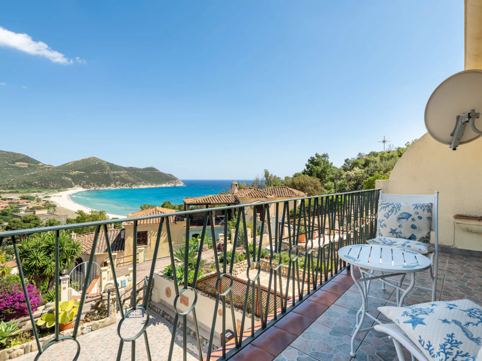 Solanas mare-Outside