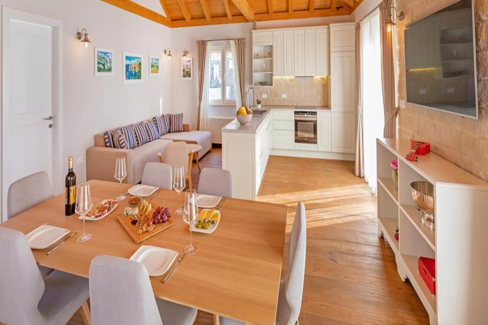Villa Ivić-Two Bedroom Villa with Swimming Pool-Dining room