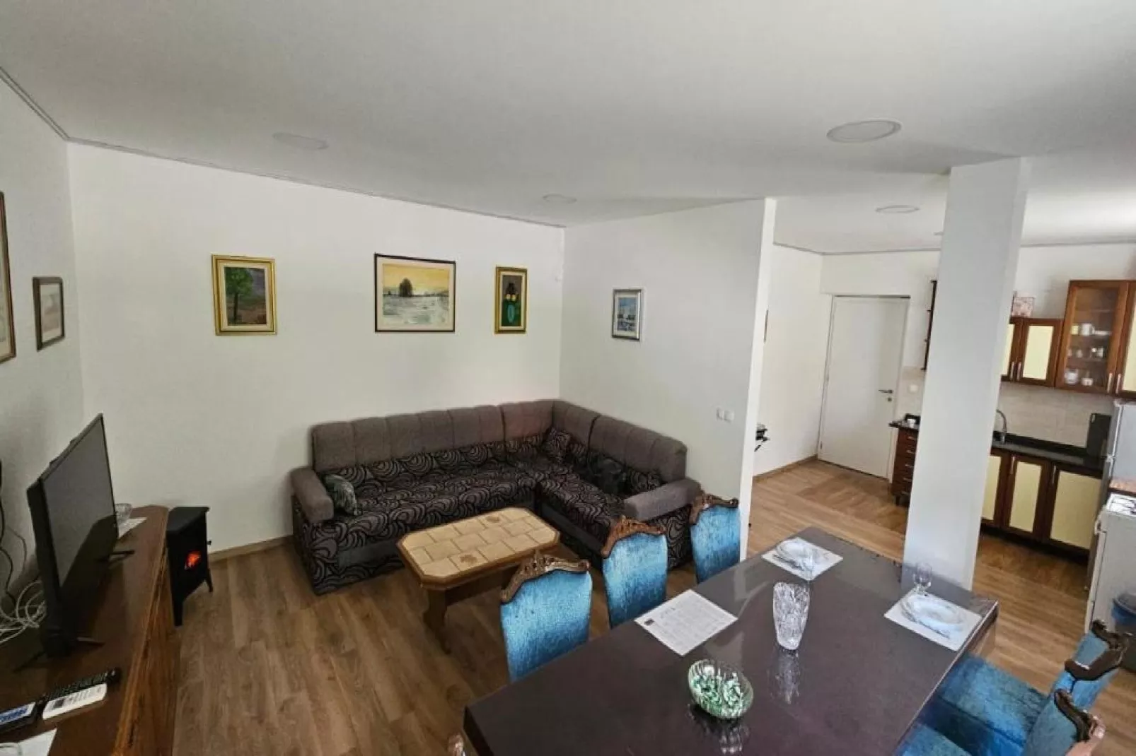 Apartment Gracac - Two Bedroom Apartment with Terrace-Wohnzimmer