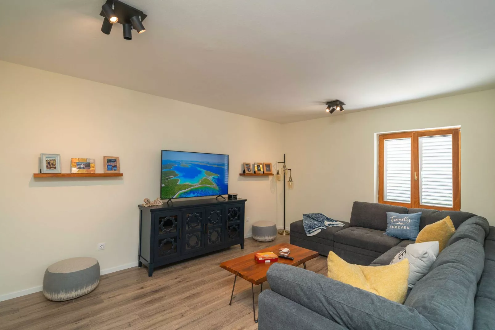 Villa Pero & Jele - Three Bedroom Villa with Terrace-Living room