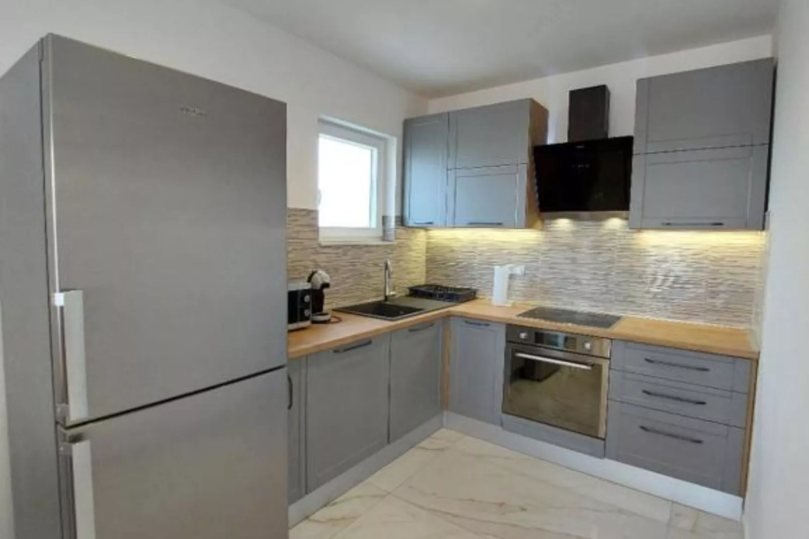 Villa Tamaris - Two Bedroom Holiday Home with Terrace and Swimming pool-Kitchen
