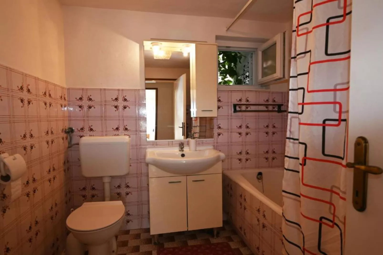 Apartments Mihovilović - 50 m from beach - Two Bedroom Apartment with Terrace and Pool View (A1)-Salle de bain