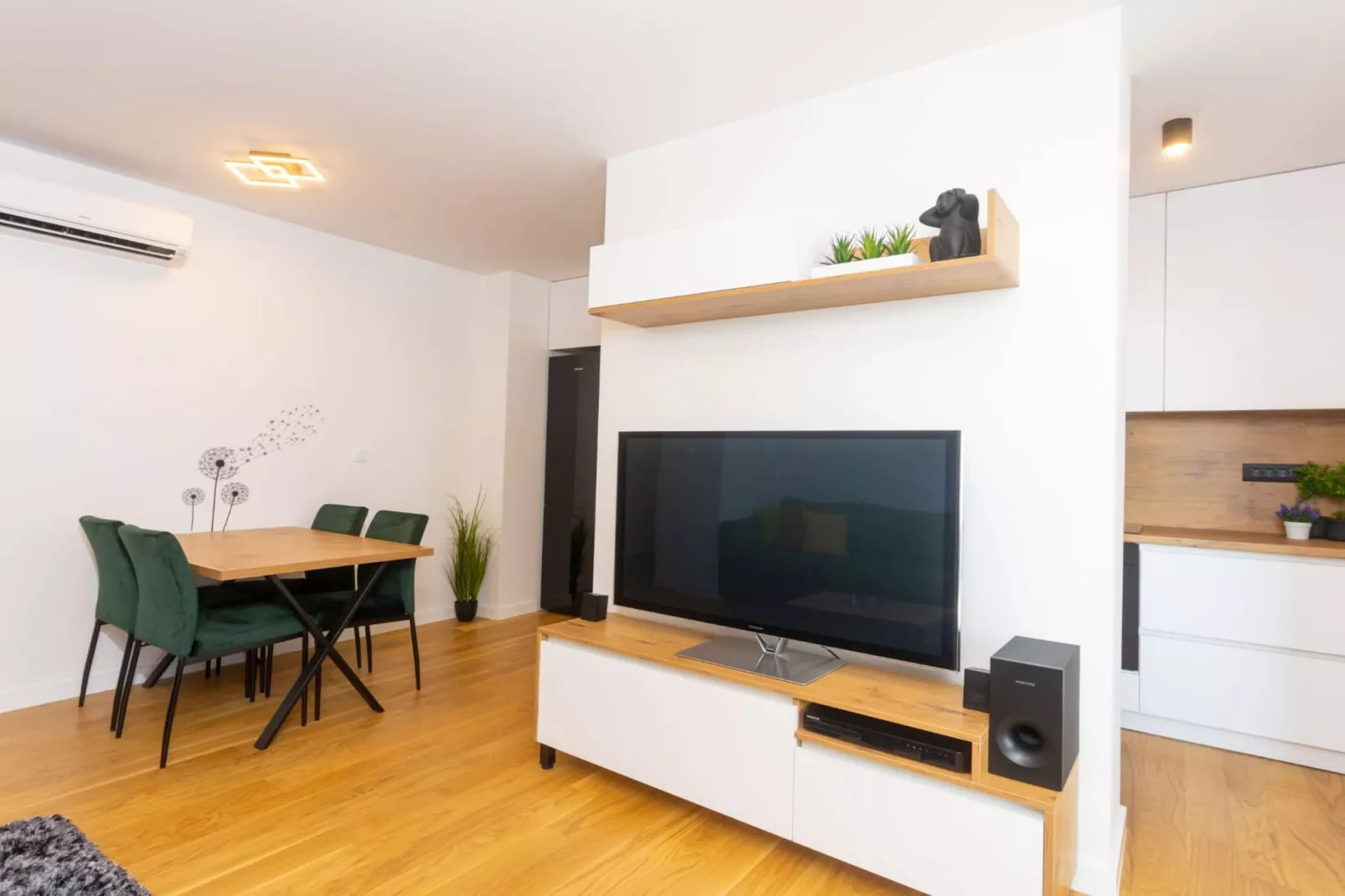 Apartment Jugo - Two Bedroom Apartment with Terrace and Sea View-Living room