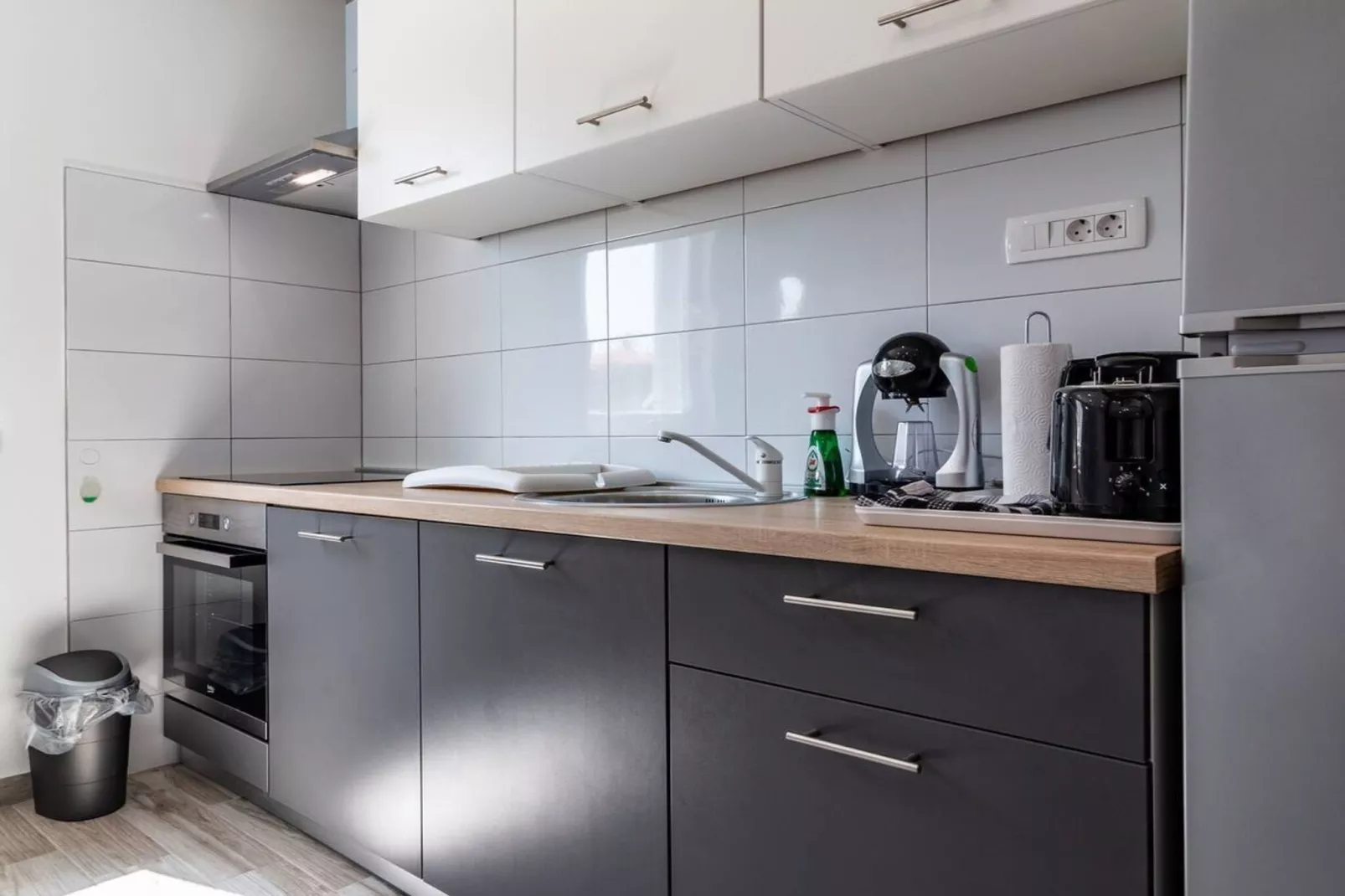 Holiday Home Sunny Side - Six Bedroom Holiday Home-Kitchen